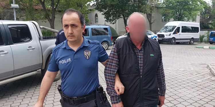Tartıştığı kişiyi bıçakla yaraladı