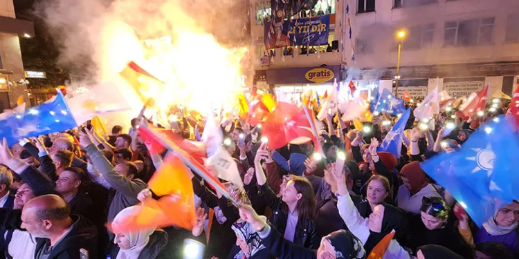 Karabük’te seçim zaferi kutlamaları