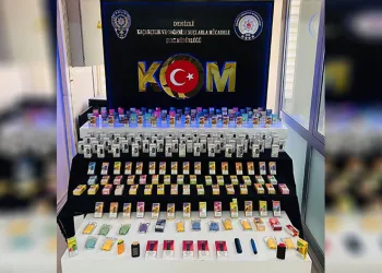 Kaçak elektronik sigaralarla yakalandılar