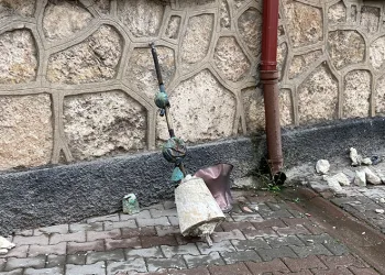 Aleme isabet eden yıldırım cemaati korkuttu