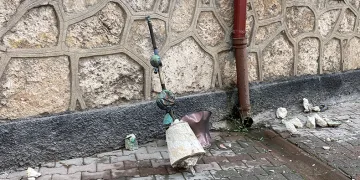 Aleme isabet eden yıldırım cemaati korkuttu