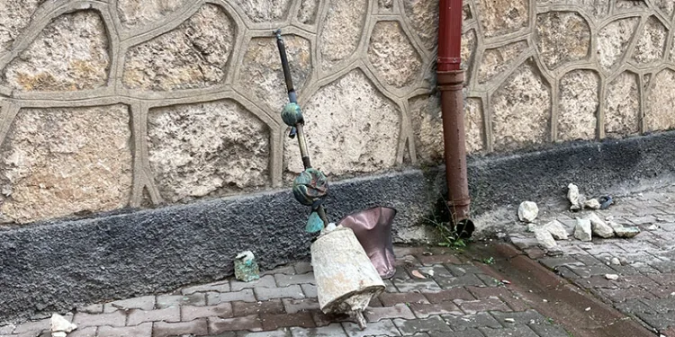 Aleme isabet eden yıldırım cemaati korkuttu