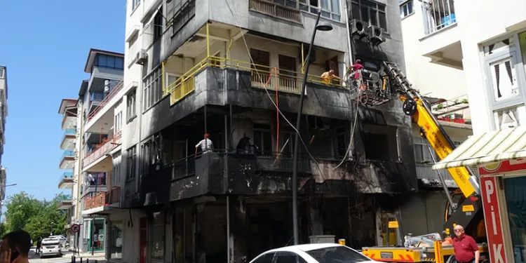 Yaktığı binada can pazarı yaşattı