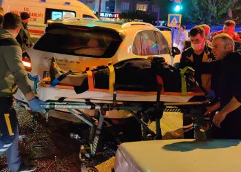 Bursa’da iki arac kafa kafaya çarpıştı