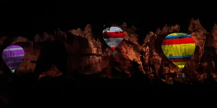 Kapadokya’da tarih peribacalarına yansıtıldı