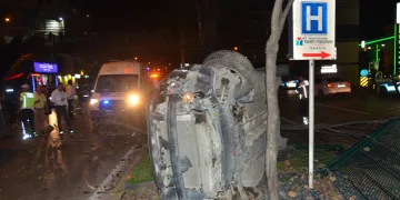 Refüje çıkan otomobil takla attı