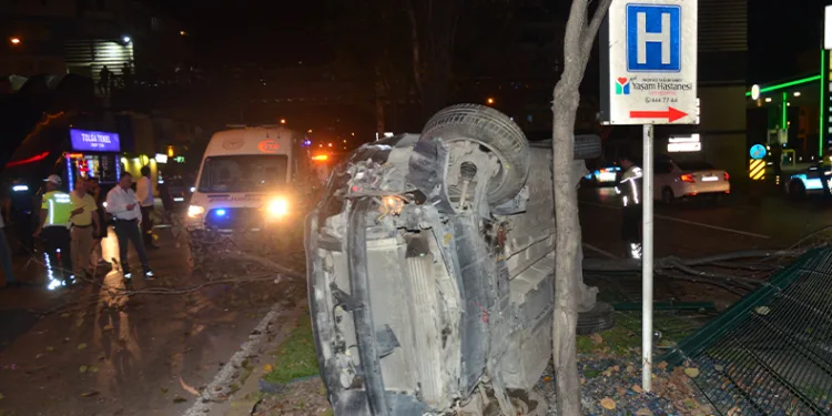 Refüje çıkan otomobil takla attı