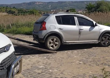 Otomobil içerisinde baygın halde bulundu
