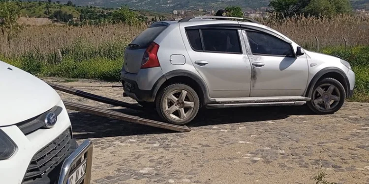 Otomobil içerisinde baygın halde bulundu