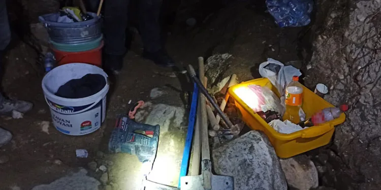 Kaçak kazı yaparken suçüstü yakalandılar