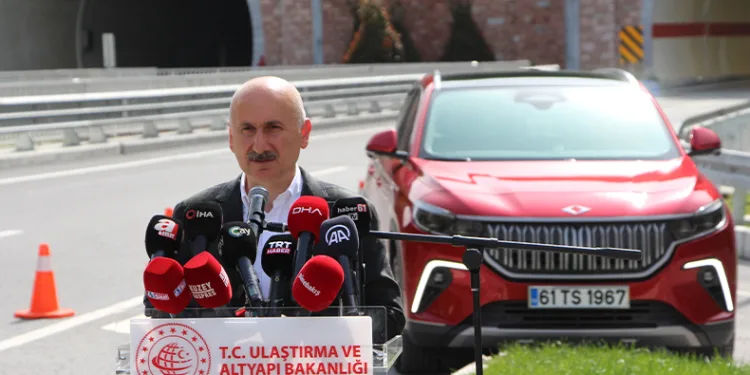 “Yeni Zigana Tüneli’ni 100 binin üzerinde araç kullandı”