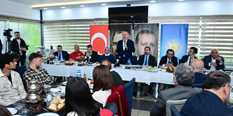 “Yüzyılın afeti ile mücadele edip, projelerimizi bitirdik”