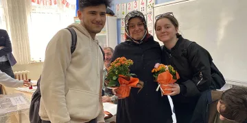 Sandık başında Anneler Günü sürprizi