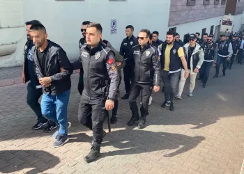 ‘Kökünü Kurutma Operasyonu’nda 22 şüpheli adliyede
