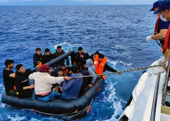 50 düzensiz göçmen kurtarıldı