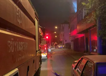 Cinayetin işlendiği ev yandı