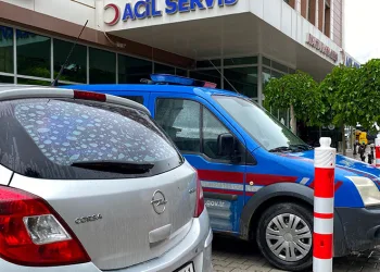 Aracının içinde silahlı saldırıya uğradı