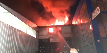 Kütahya’da oto tamirhanesinde yangın