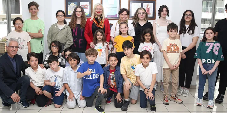 Nilüfer’de küçüklerden mesaj dolu çizgiler
