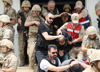 Jandarmadan araçları yağmalayanlara operasyon