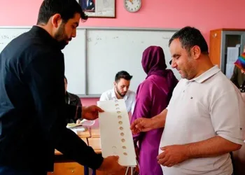 Görme engelliler oylarını özel şablonla kullandı