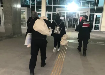Sayılan oylar çuvallar ile adliyeye getiriliyor