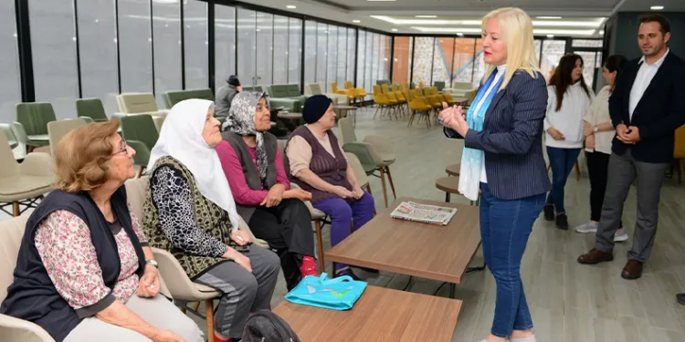 Huzurevlerindeki anneler unutulmadı
