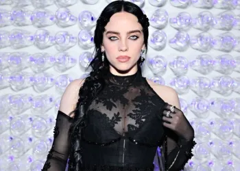 Billie Eilish stil değişimiyle eleştirilerin odağında