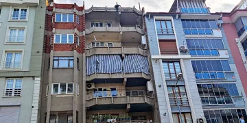 Eşiyle görüşebilmek için ecel teri döktürdü
