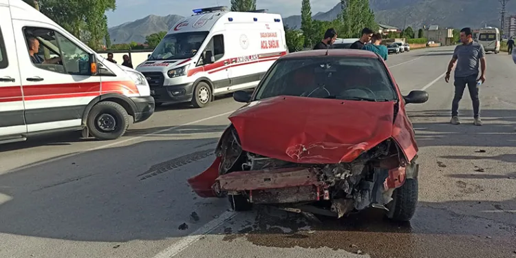 Kazada otomobil devrildi:2 yaralı