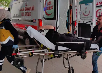 Bursa’da iki otomobil çarpıştı, yaralılar var