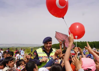 Uçurtma şenliği renkli görüntülere sahne oldu