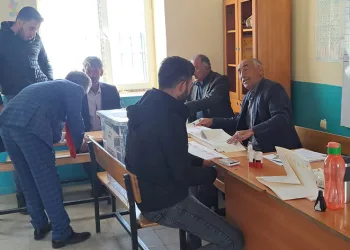 Adilcevaz’da oy verme işlemi başladı