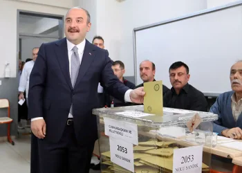 Bakan Varank oyunu Bursa’da kullandı