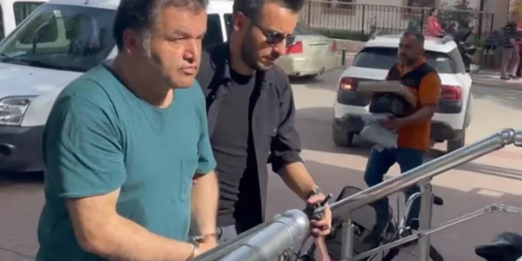 Hırsız evine kadar kovalanmaz” atasözünü polis bozdu