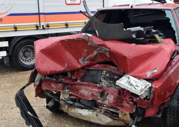 Sinop’ta otomobil traktörle çarpıştı