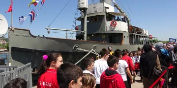 Nusret Mayın Gemisine yoğun ilgi