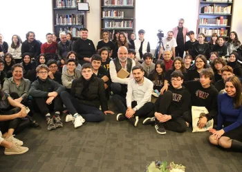 Nilüfer’de Altan Gördüm öğrencilere öykü okudu