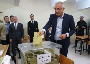 Efkan Ala, oyunu Bursa’da kullandı