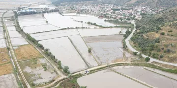 Sel, tarlaları sular altında bıraktı