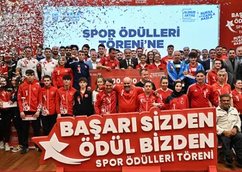 Bursa’da sporun yıldızlarına ödül yağdı