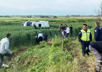 Bursa’da servis minibüsü devrildi: 8 yaralı