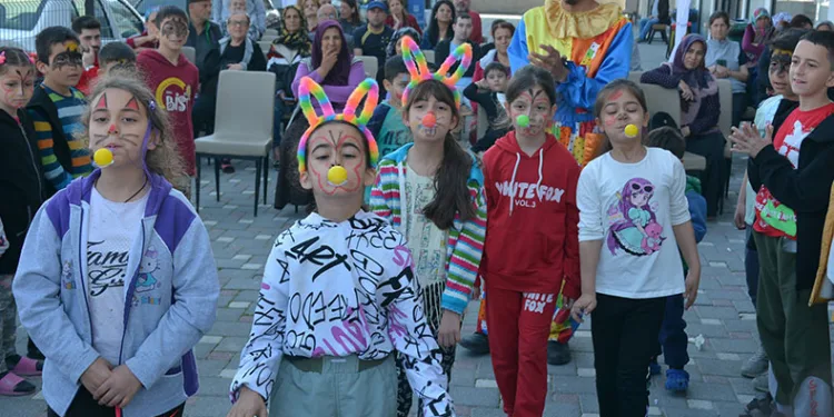 Depremzede çocuklara moral etkinliği