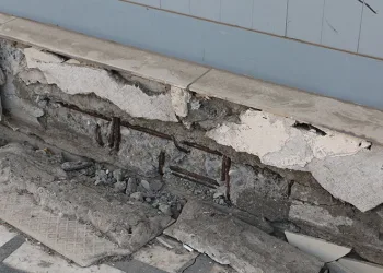Ağır hasarlı bina az hasarlıya döndü