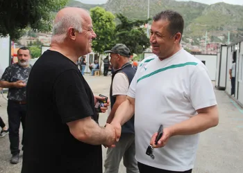 Hataylılar hem oy kullandı hem hasret giderdi