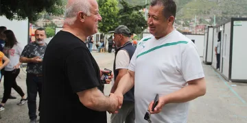 Hataylılar hem oy kullandı hem hasret giderdi