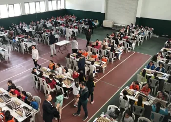 Minik satranç tutkunları kupalarına kavuştu