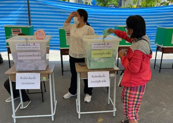 Tayland’da halk sandık başında