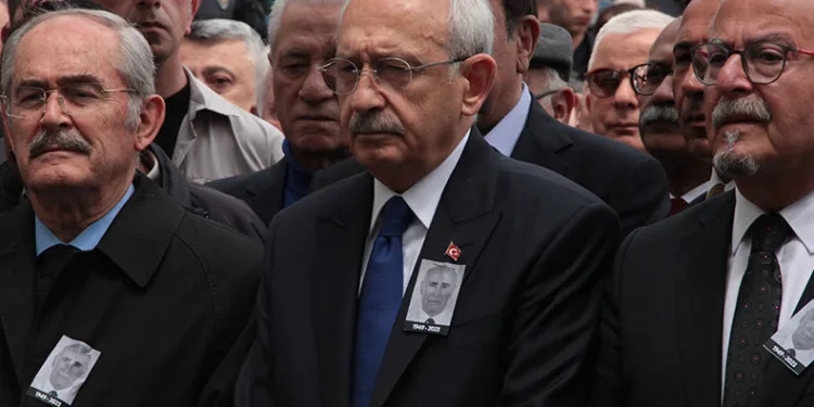 Kemal Kılıçdaroğlu kayınbiraderinin cenaze törenine katıldı