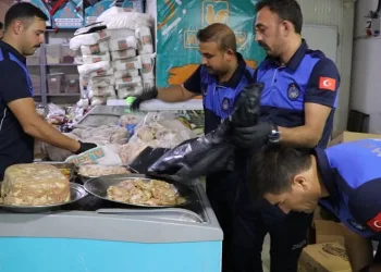 Bozuk etleri çamaşır suyuyla yıkadılar